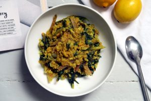 Ein veganes, glutenfreies und gesundes Mangold-Linsen-Curry
